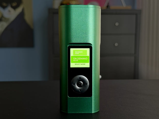 Close-up of Arizer Solo 3 V2 glass pod system showing isolated all-glass vapor path