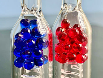 close up of red and blue glass beads in arizer rocket stem
